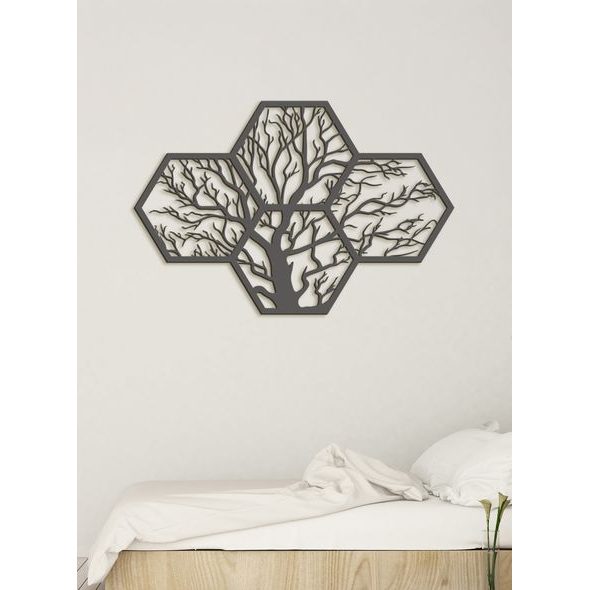 Dřevěný strom života s motivem včelího úlu