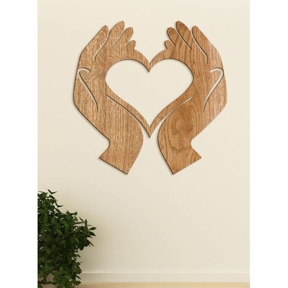 Dřevěný nástěnný obraz Srdce v rukou