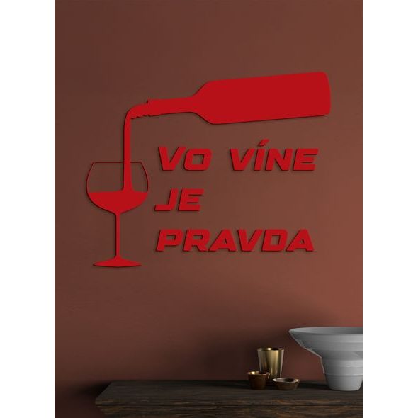 Nápis na stenu s citátom "Vo víne je pravda"