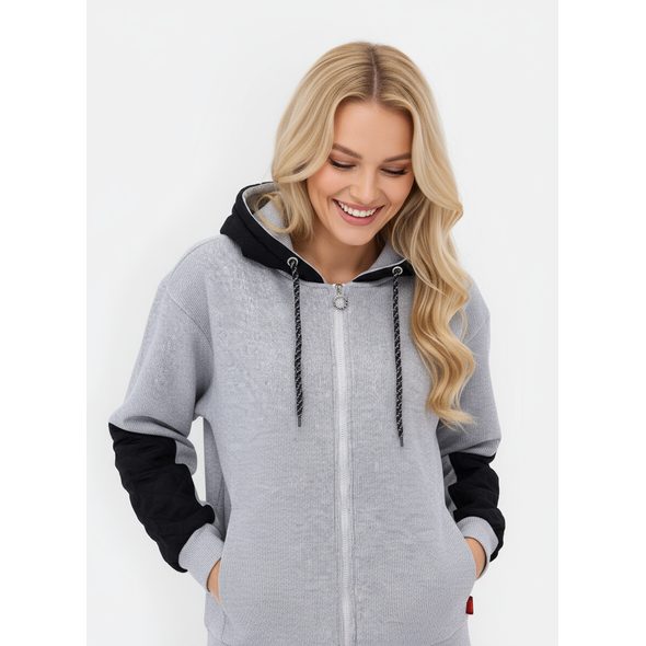 DÁMSKÁ VOLNÁ MIKINA S KAPUCÍ SVĚTLE ŠEDÁ