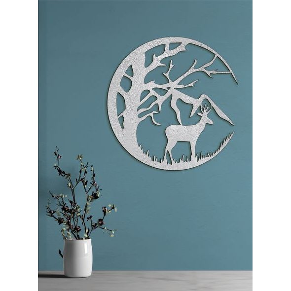 Dřevěná dekorace s motivem jelena