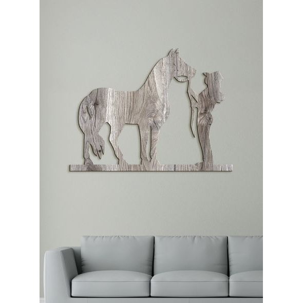 Dřevěný obrázek na stěně s koněm