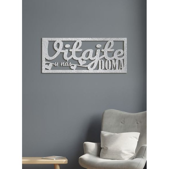 Drevený nápis "VITAJTE u nás DOMA"