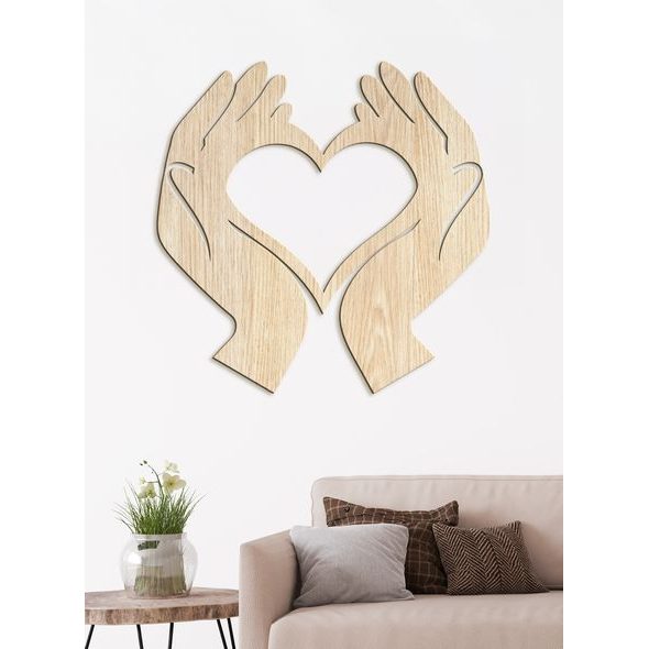 Dřevěný nástěnný obraz Srdce v rukou