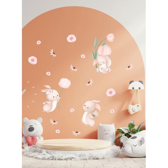 KRÁLÍCI V OBJETÍ RŮŽÍ