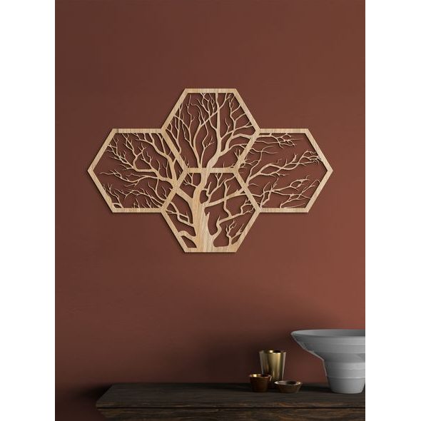 Dřevěný strom života s motivem včelího úlu