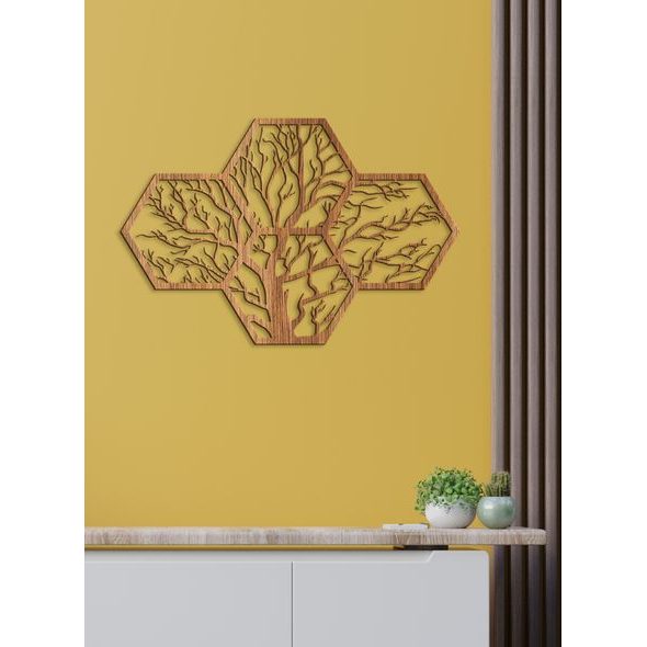 Dřevěný strom života s motivem včelího úlu