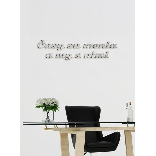 Drevený nápis s citátom "Časy sa menia a my s nimi"