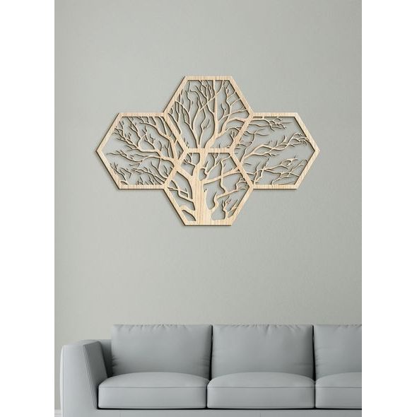 Dřevěný strom života s motivem včelího úlu