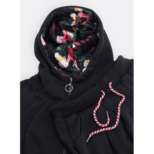 Čierna súprava s kvetinovou kapucňou