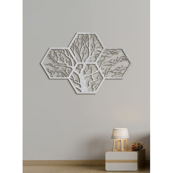 Dřevěný strom života s motivem včelího úlu