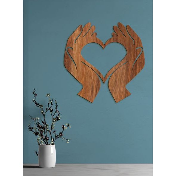 Dřevěný nástěnný obraz Srdce v rukou