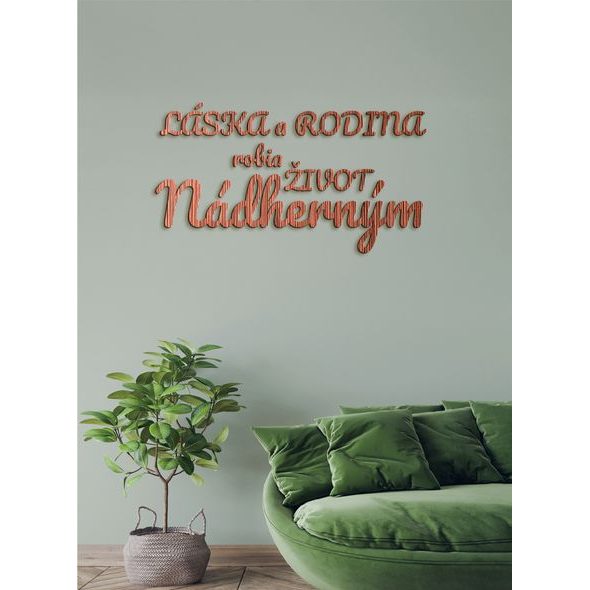 Drevený nápis "Láska a rodina robia život nádherným"