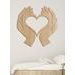 Dřevěný nástěnný obraz Srdce v rukou