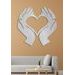 Dřevěný nástěnný obraz Srdce v rukou