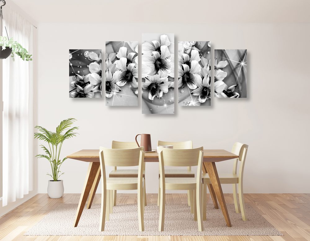 E-shop 5-dielny obraz čiernobiele kvety na abstraktnom pozadí