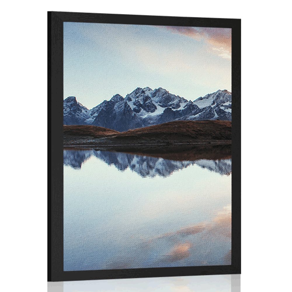Plakát oslnivý západ slunce nad horským jezerem