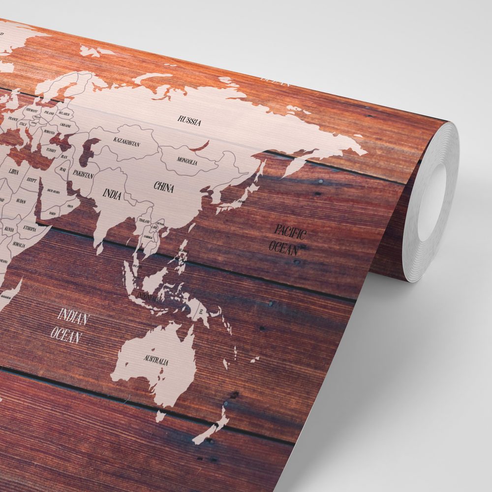 E-shop Tapeta decentná mapa s dreveným pozadím
