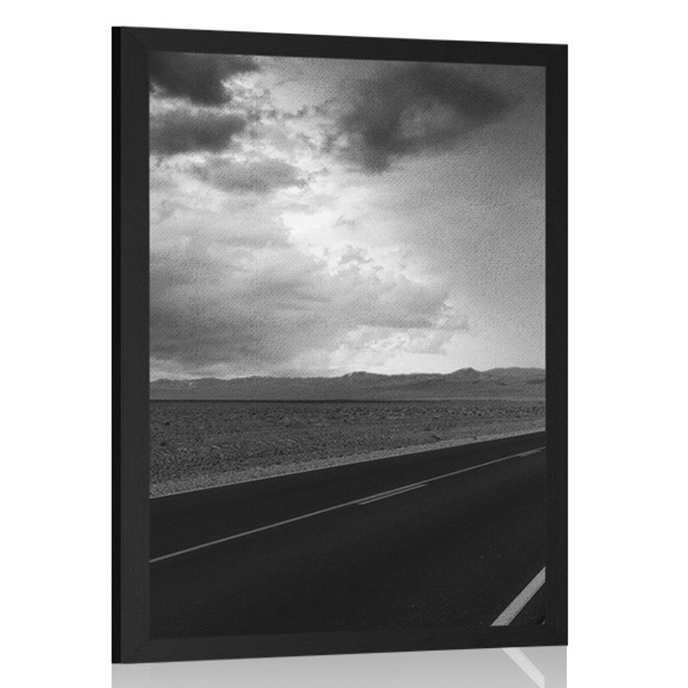 Plakát cesta uprostřed pouště v černobílém provedení