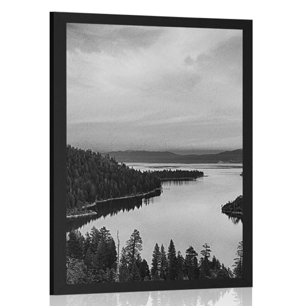 Plakát jezero při západu slunce v černobílém provedení