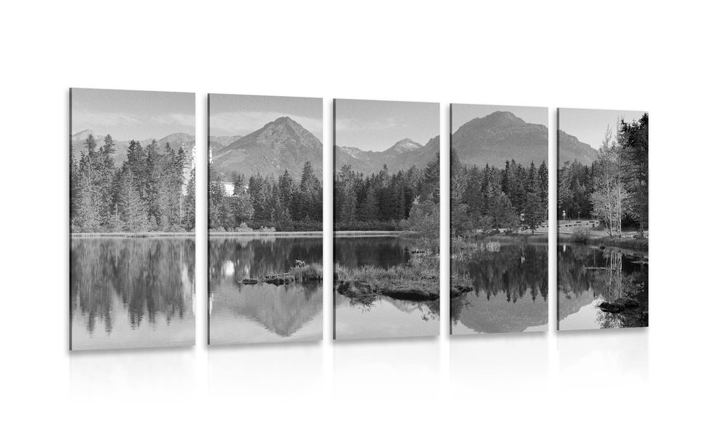 5-dielny obraz nádherná panoráma hôr pri jazere v čiernobielom prevedení - 100x50
