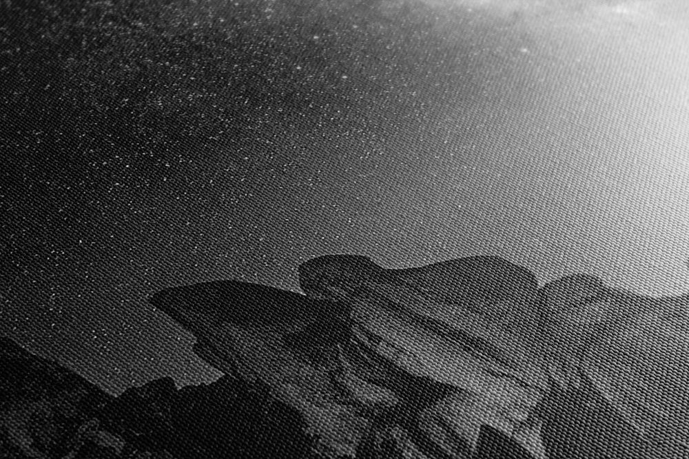 E-shop Obraz hviezdna obloha nad skalami v čiernobielom prevedení