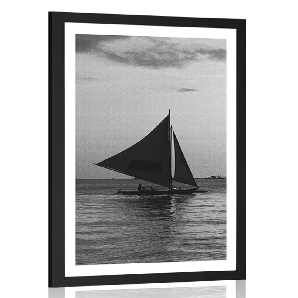 Plakát s paspartou nádherný západ slunce na moři v černobílém provedení