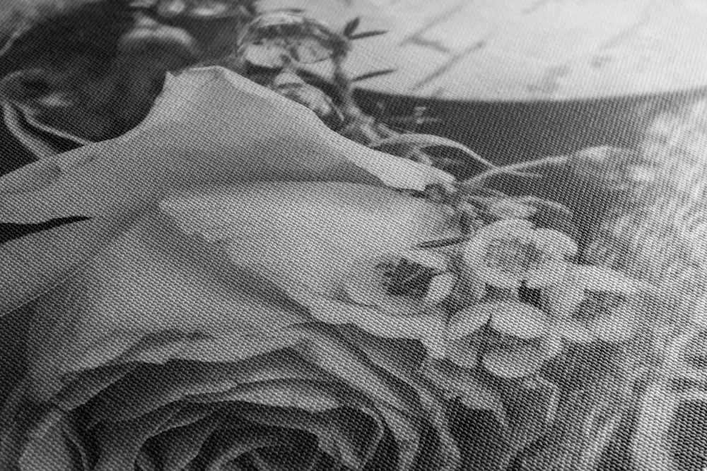 E-shop Obraz ruža a srdiečko vo vintage čiernobielom prevedení