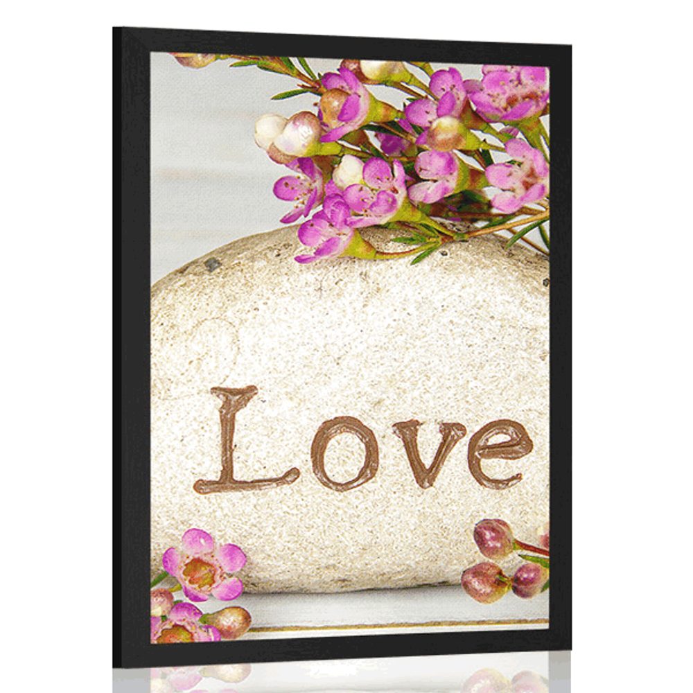 Plakát s nápisem na kameni Love