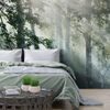 FOTOBEHANG ZONNESTRALEN IN MISTIG BOS - FOTOBEHANG NATUUR - FOTOBEHANG