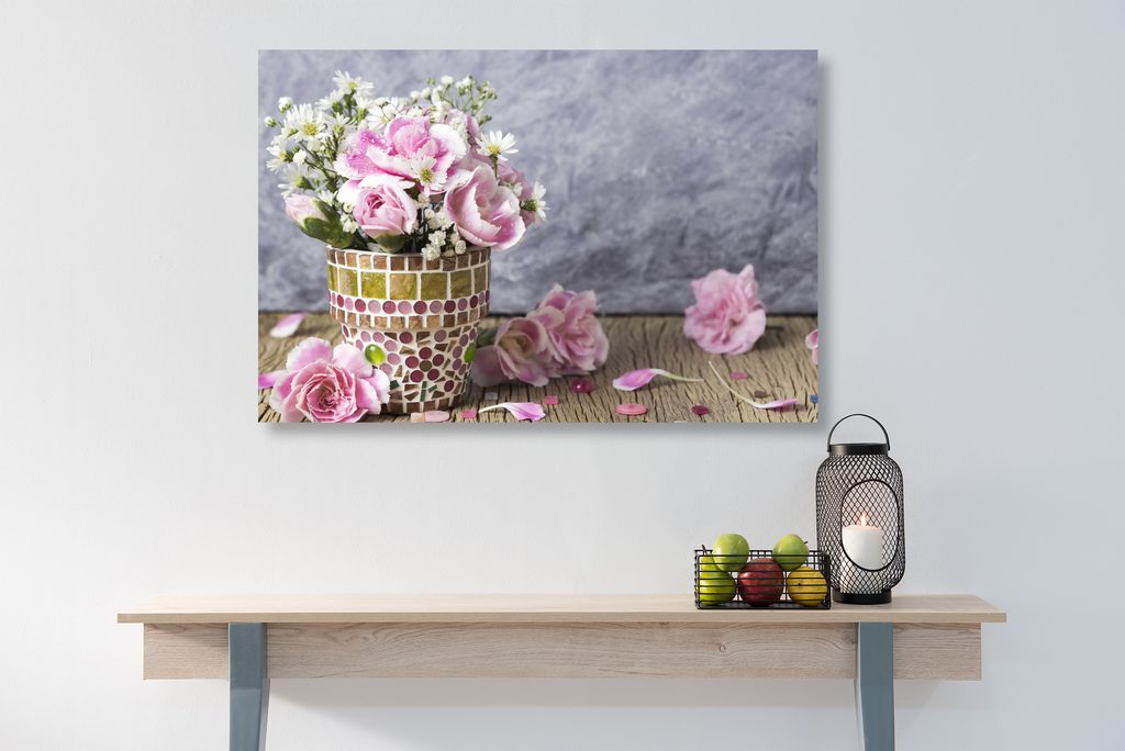 Εικόνα λουλουδιών γαρύφαλλου σε γλάστρα με μωσαϊκό | Dovido.gr