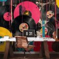 SAMOLEPILNA TAPETA PISANE RETRO VINILNE PLOŠČE - GLASBENE FOTOTAPETE - TAPETE