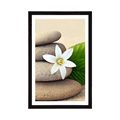 POSTER MIT PASSEPARTOUT WEISSE BLUME UND STEINE IM SAND - FENG SHUI - POSTER