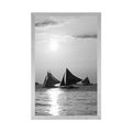 POSTER SAILBOAT AT SUNSET IN BLACK AND WHITE - BLACK AND WHITE - POSTERS