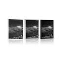 POSTER MOUNTAINS UNDER THE NIGHT SKY IN BLACK AND WHITE - BLACK AND WHITE - POSTERS