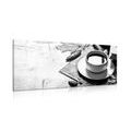 WANDBILD TASSE KAFFEE MIT HERBSTLICHEM TOUCH IN SCHWARZ-WEISS - SCHWARZ-WEISSE BILDER - BILDER