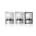 POSTER SAILBOAT AT SUNSET IN BLACK AND WHITE - BLACK AND WHITE - POSTERS