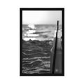 POSTER REFRESHING DRINK ON THE BEACH IN BLACK AND WHITE - BLACK AND WHITE - POSTERS