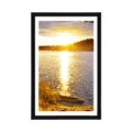 POSTER MIT PASSEPARTOUT SONNENUNTERGANG ÜBER DEM SEE - NATUR - POSTER