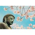 FOTOTAPETE STATUE VON BUDDHA MIT EINEM KIRSCHENBAUM - TAPETEN MIT FENG SHUI-MOTIVEN - TAPETEN