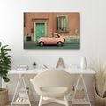 OBRAZ RŮŽOVÝ RETRO VŮZ V MĚSTĚ - OBRAZY AUT - OBRAZY