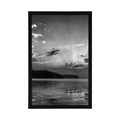 POSTER REFLECTION OF A MOUNTAIN LAKE IN BLACK AND WHITE - BLACK AND WHITE - POSTERS