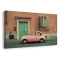 OBRAZ RŮŽOVÝ RETRO VŮZ V MĚSTĚ - OBRAZY AUT - OBRAZY