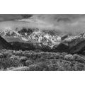 FOTOTAPETE EINZIGARTIGE SCHWARZ-WEISSE BERGLANDSCHAFT - SCHWARZ-WEISSE TAPETEN - TAPETEN