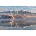 FOTOTAPET BISERICA DE LÂNGĂ LACUL BLED DIN SLOVENIA - TAPET ORAȘE - TAPETURI