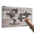OBRAZ NA KORKU MAPA NA DŘEVĚNÉM PODKLADU - OBRAZY NA KORKU - OBRAZY