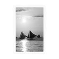 POSTER SAILBOAT AT SUNSET IN BLACK AND WHITE - BLACK AND WHITE - POSTERS