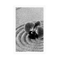 POSTER SANDIGER ZEN-GARTEN MIT ORCHIDEE IN SCHWARZ-WEISS - SCHWARZ-WEISS - POSTER