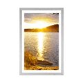 POSTER MIT PASSEPARTOUT SONNENUNTERGANG ÜBER DEM SEE - NATUR - POSTER