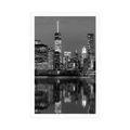 POSTER REFLECTION OF MANHATTAN IN THE WATER IN BLACK AND WHITE - BLACK AND WHITE - POSTERS